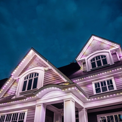 Permanent residential roofline lighting Photo